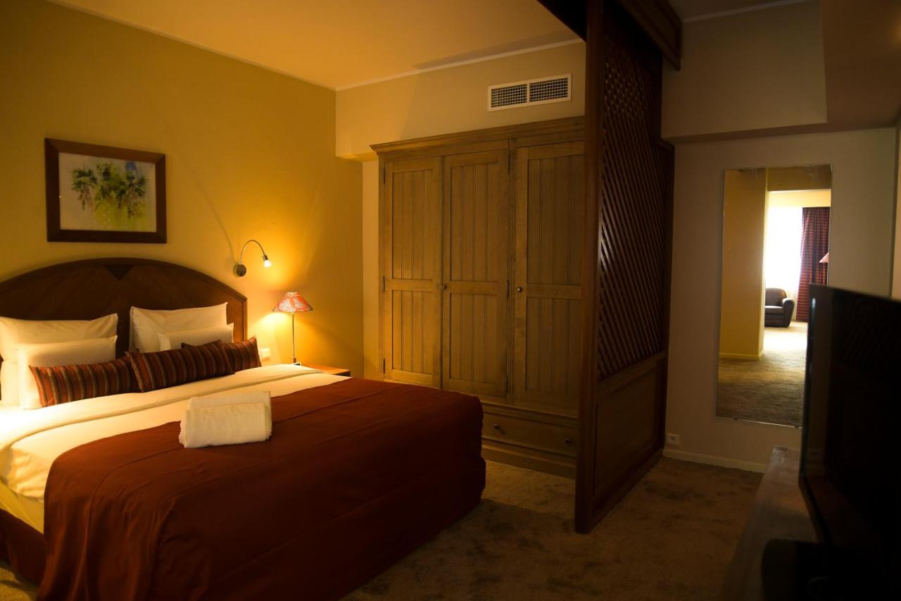 Hotel Memling Киншаса Экстерьер фото