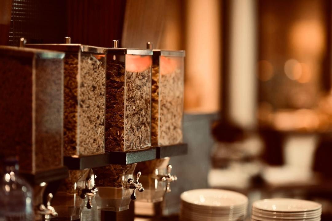 Hotel Memling Киншаса Экстерьер фото