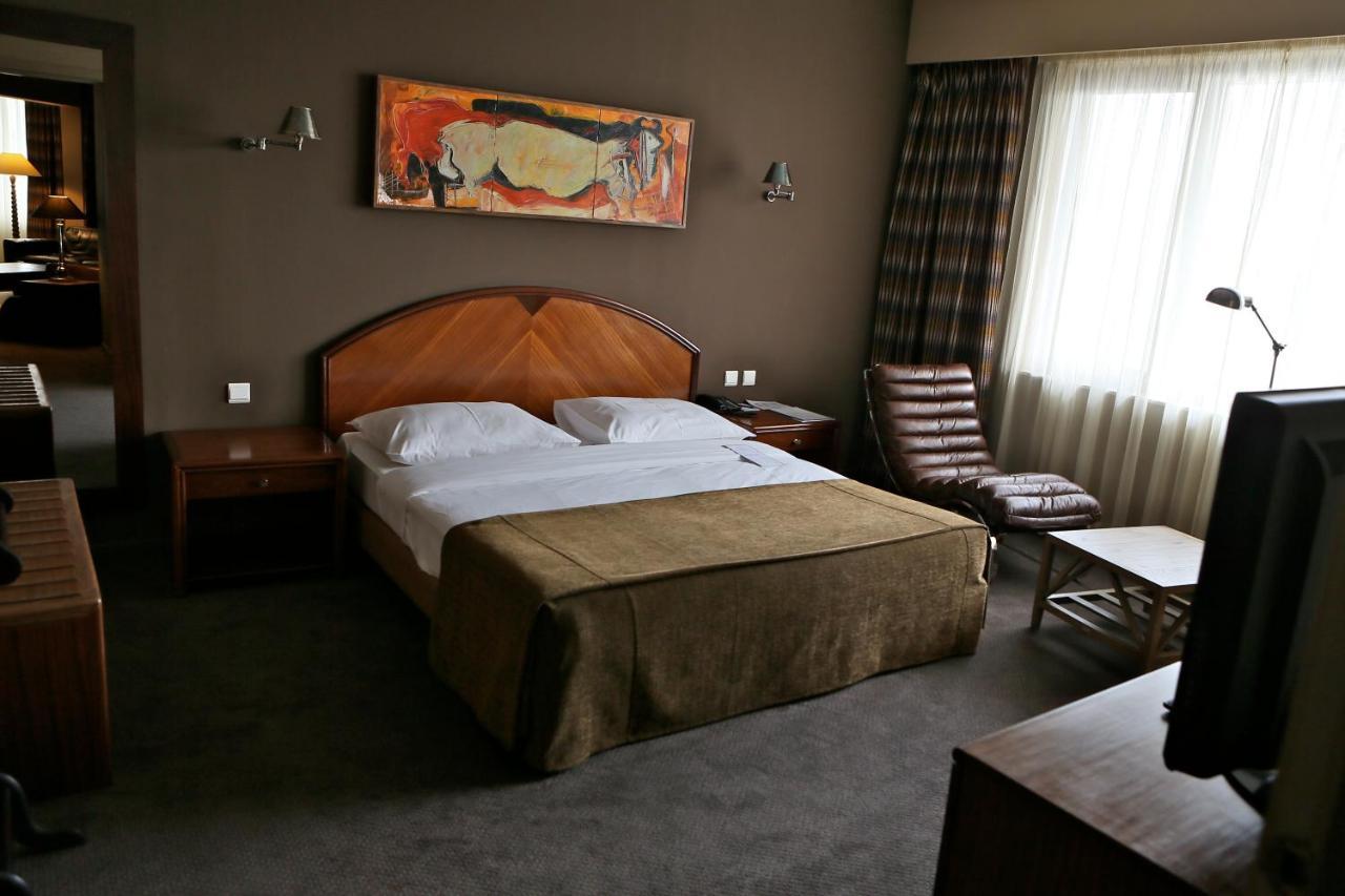 Hotel Memling Киншаса Экстерьер фото