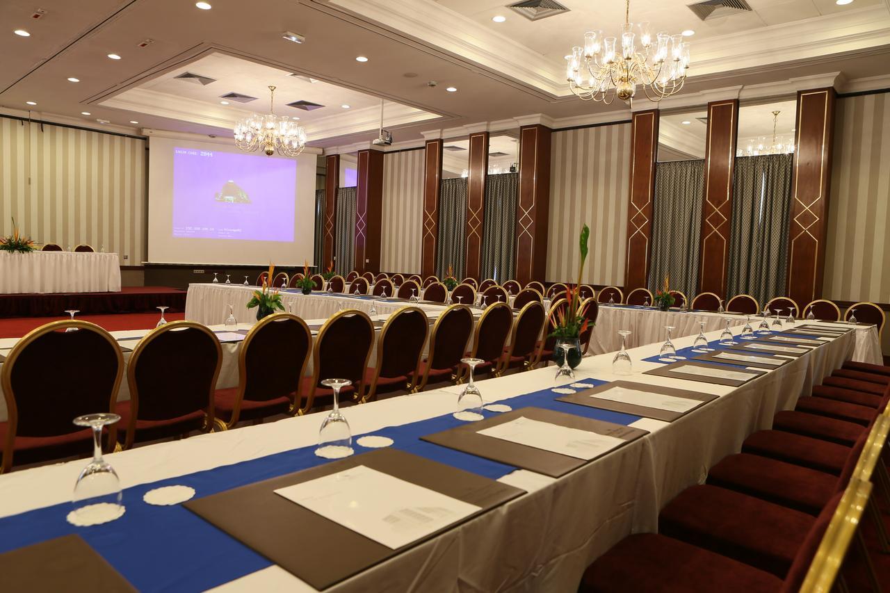 Hotel Memling Киншаса Экстерьер фото